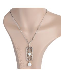 Stylish Silver Tone Necklace with Faux Pearls & Sparkling Crystals (Silver/Pearl)